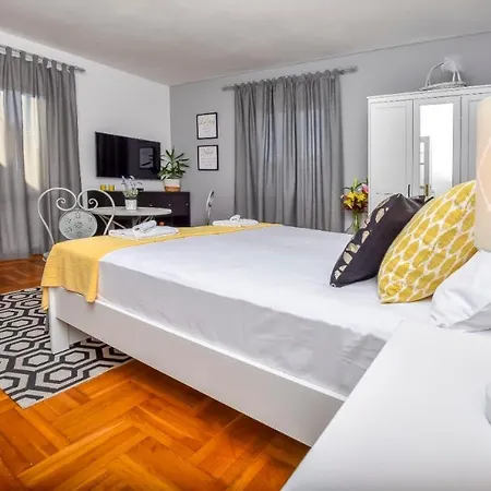 250 Meters To Sea Private Pool *