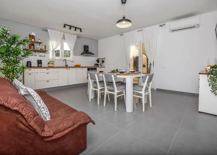 Appartement 250 Meters To Sea Private Pool