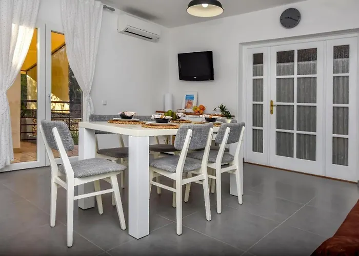 Appartement 250 Meters To Sea Private Pool